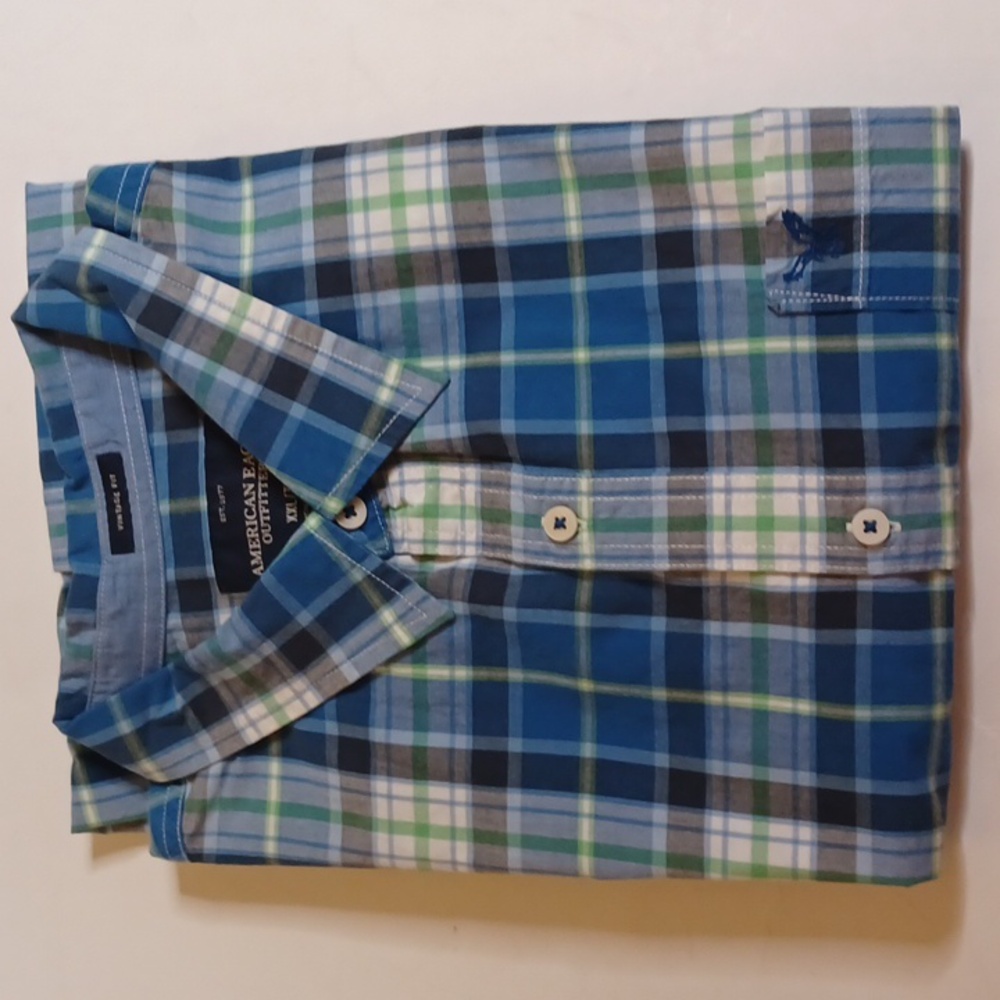 AMERICAN EAGLE Outfitters Blue Plaid Short Sleeves Shirt. Size XXL